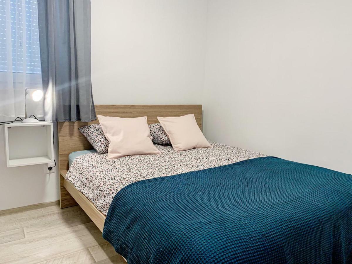 Milena 8 Apartment Mandre