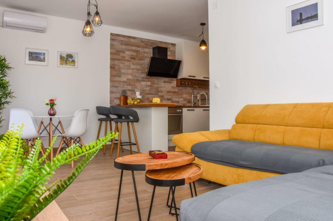Apartment Milena 8 Mandre